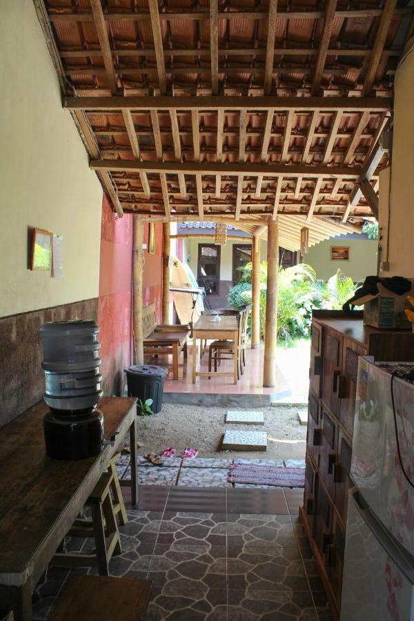 Ferienwohnung Harrys Oceanhouse 2 Pacitan Exterior foto