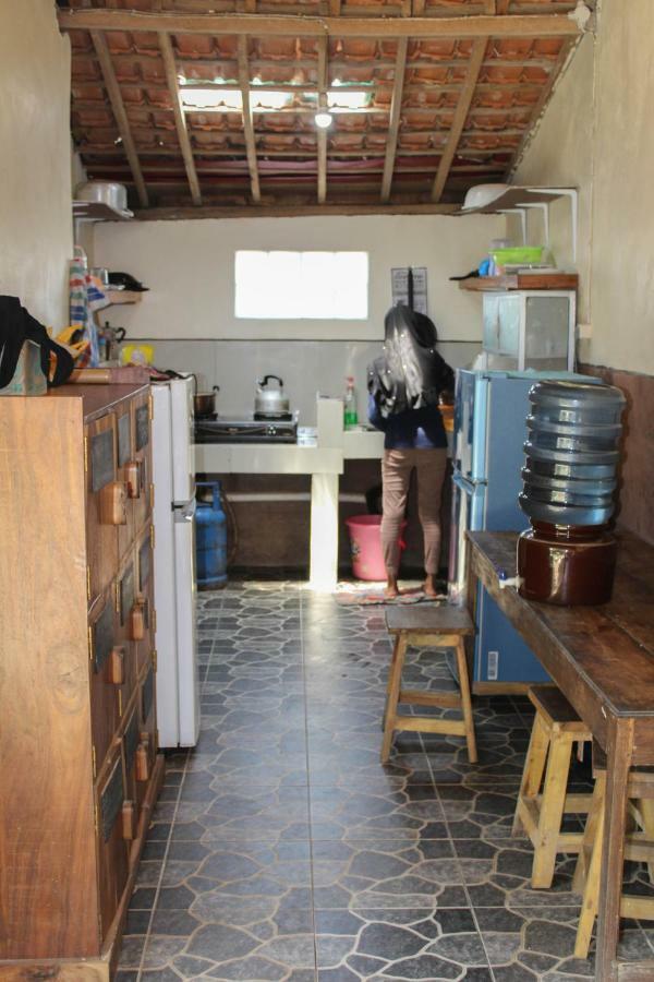 Ferienwohnung Harrys Oceanhouse 2 Pacitan Exterior foto