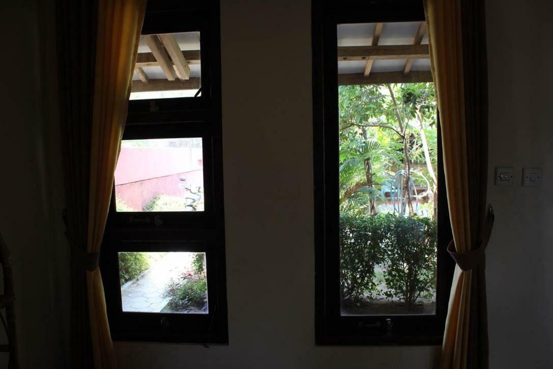 Ferienwohnung Harrys Oceanhouse 2 Pacitan Exterior foto