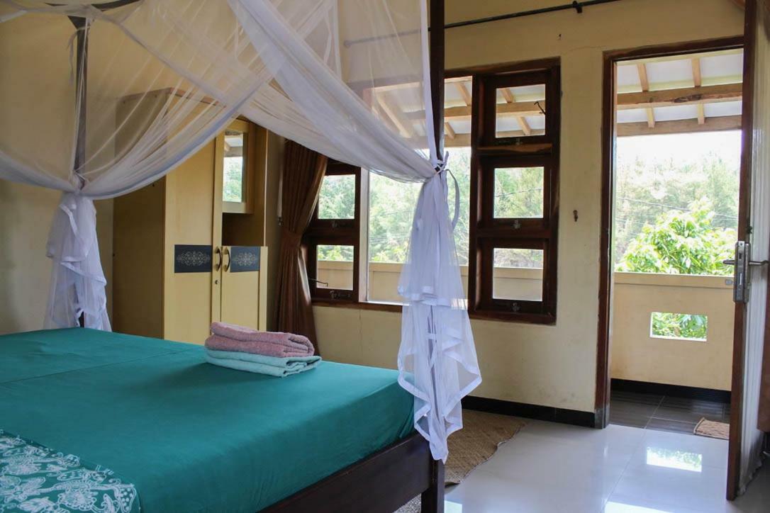 Ferienwohnung Harrys Oceanhouse 2 Pacitan Exterior foto