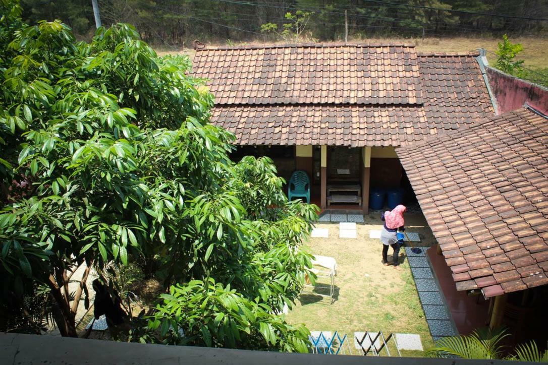 Ferienwohnung Harrys Oceanhouse 2 Pacitan Exterior foto