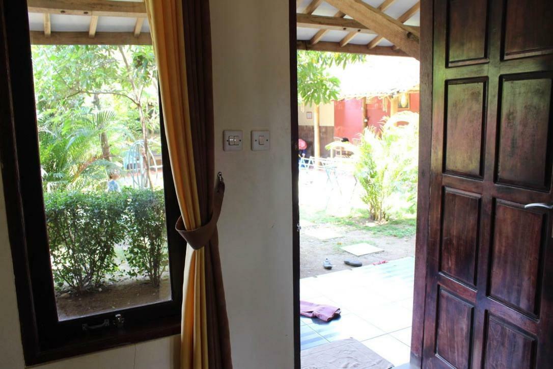 Ferienwohnung Harrys Oceanhouse 2 Pacitan Exterior foto