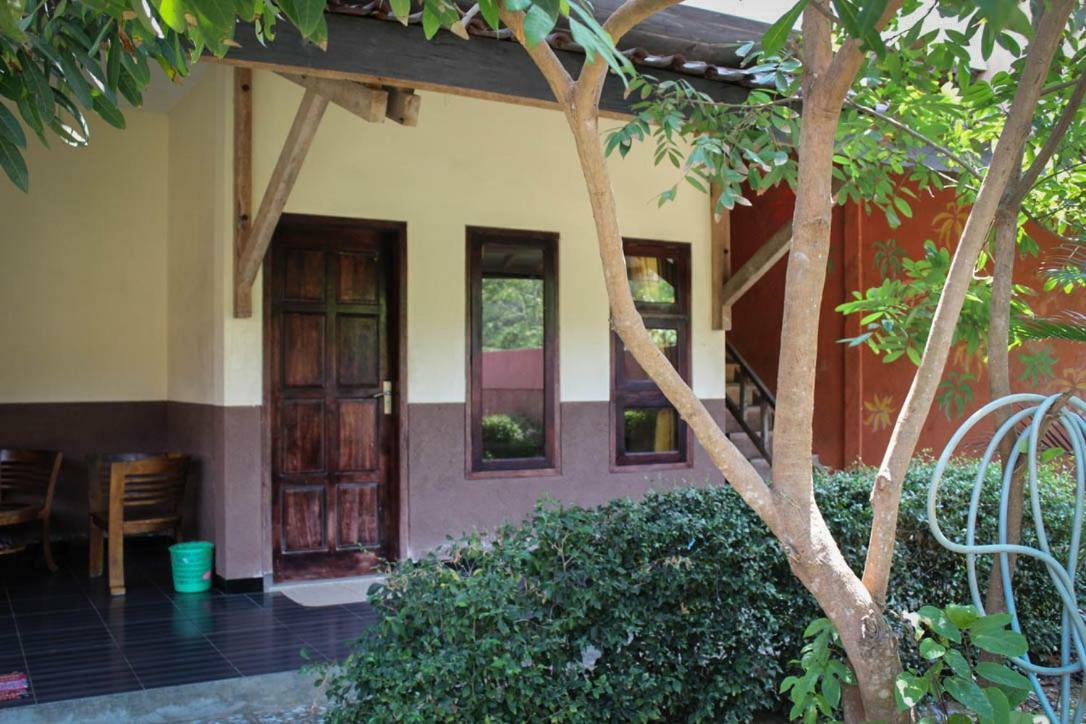 Ferienwohnung Harrys Oceanhouse 2 Pacitan Exterior foto